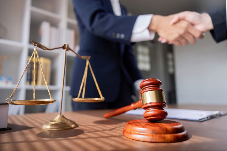 بهترین وکیل جرم جعل در مشهد